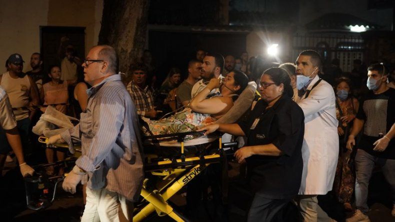 Suben a 11 los muertos por incendio de hospital en Brasil