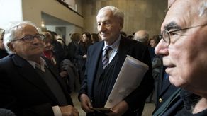 Gabriel Bach fue fiscal estatal durante el juicio que se le hizo a Eichmann en Jerusalén, y trabajó para recabar evidencias en el caso bajo la tutela del fiscal superior Gideon Hausner.