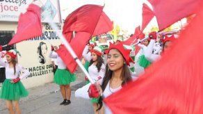 Realizan desfile Navidad en Familia en el distrito de San Miguelito