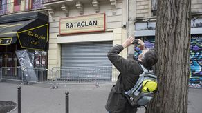 &nbsp;Los ataques de los&nbsp; yihadistas mataron a 90 personas que presenciaban un espectáculo musical en un local tradicional de París, Le Bataclan.