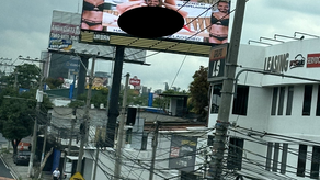 Hackean vallas publicitarias con imágenes de Nayib Bukele.