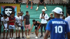 El fútbol socava el reinado beisbolero en Cuba