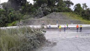 Rotura de tubería de proceso minero provoca derrame de agua de descarte. Autoridades investigan. Rotura de tubería de proceso minero provoca derrame de agua de descarte. Autoridades investigan.
