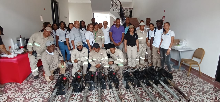 Equipo de fumigación del MINSA en la Costa Atlántica. A través de capacitaciones y estrategias, estamentos de salud, buscan mitigar el aumento de casos de dengue en la provincia de Colón. Equipo de fumigación del MINSA en la Costa Atlántica. A través de capacitaciones y estrategias, estamentos de salud, buscan mitigar el aumento de casos de dengue en la provincia de Colón.