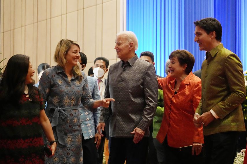 Los esfuerzos de Biden en la cumbre de la ASEAN buscan sentar las bases para su esperada reunión con el presidente chino Xi Jinping