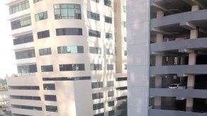 Bomberos atienden desperfecto eléctrico en edificio de Obarrio