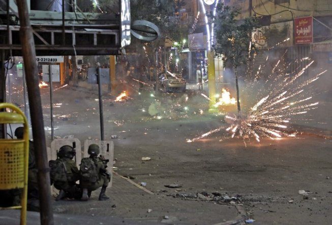 Este jueves temprano el ejército aumentó ese total a aproximadamente 1.500 cohetes contra Israel.