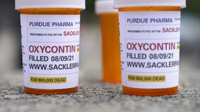 En Florida, a Walgreens se le acusa de emitir un total de 4.300 millones de píldoras de analgésicos entre mayo de 2006 y junio de 2021, de las cuales más de la mitad eran para personas con señales de adicción, fraude o abuso que la compañía debió detectar.