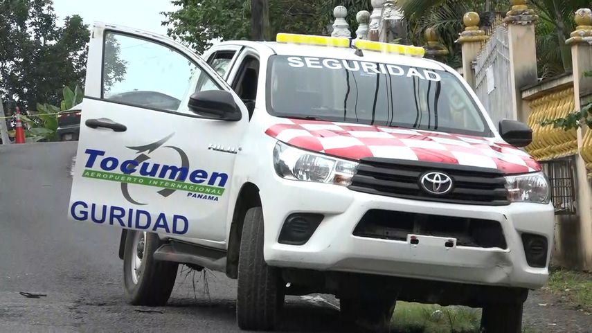 Los delincuentes rotularon los vehículos de forma similar a los utilizados en el aeropuerto.