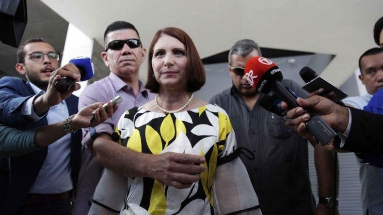 Marta de Martinelli acude a citación por Caso Blue Apple