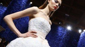 Raf Simons toma control de Dior con colección clásica y femenina