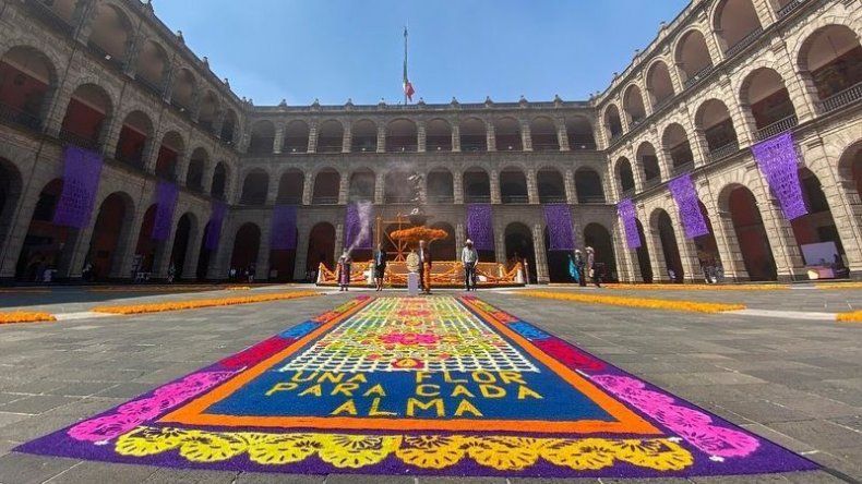 México dedica altar de Día de Muertos a fallecidos por covid-19