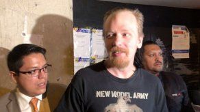 Informático sueco niega pertenecer a WikiLeaks tras ser liberado en Ecuador