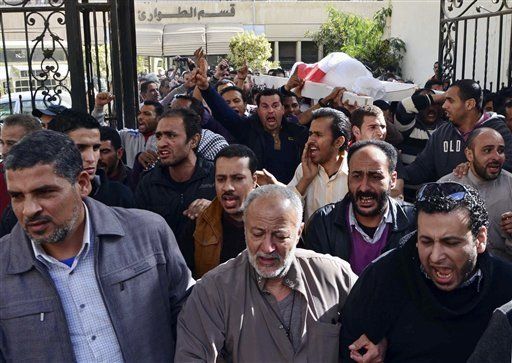 Opositores egipcios chocan con la policía