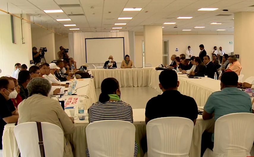 La reunión de transición de la Fase I a la Fase II de la mesa de diálogo se desarrolla en la Universidad Tecnológica de Panamá.