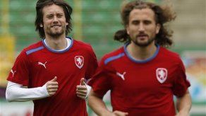 Euro: Rosicky no está listo para arrancar como titular en cuartos