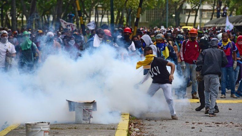 Reprimen nueva protesta, suben a 36 los muertos en Venezuela