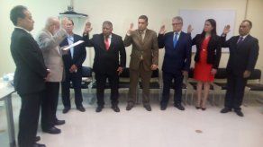 Juramentan a comisión evaluadora para escogencia de directivos del IMELCF