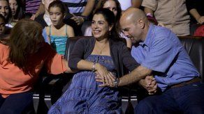 Esposa de espía cubano liberado espera un bebé