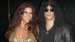 Guitarrista Slash pide divorcio tras 13 años casado