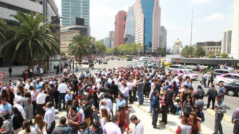 Peña Nieto pide serenidad y alerta que pueden haber réplicas del terremoto