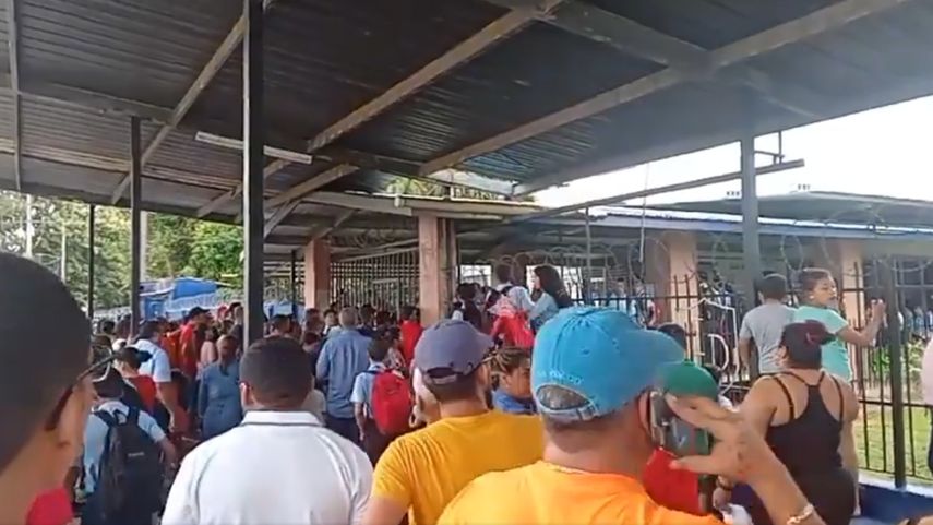 Ánimos caldeados de padres de familia