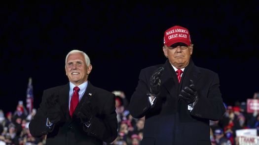 Tanto Trump como Pence elogiaron el viernes los logros de su gobierno y criticaron al presidente Joe Biden, pero ninguno mencionó directamente al otro ni la creciente disputa entre ellos.
