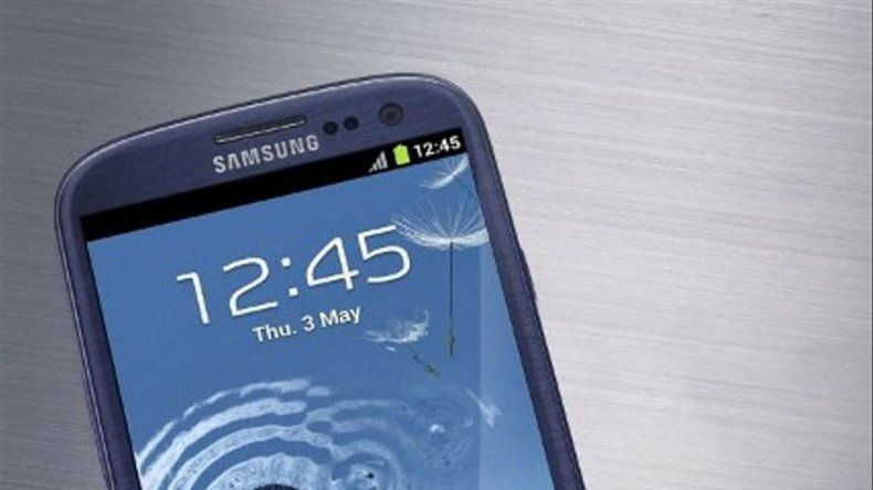 Apple solicita prohibir venta en EEUU de 8 teléfonos de Samsung