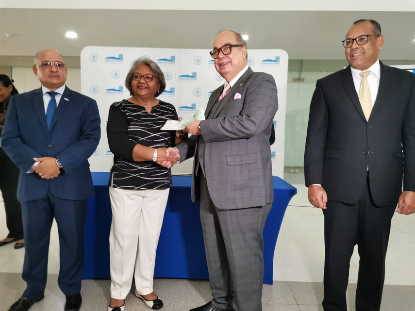 CSS entrega el pago de la prima de antiguedad a exfuncionarios.