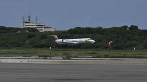 Venezuela suspende vuelos con Colombia tras denunciar llegada de mercenarios