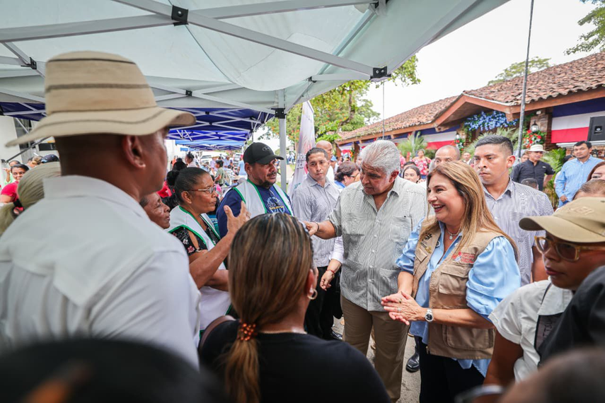 Presidente y primera dama llevan Misión Patitas&nbsp;