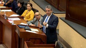 Pleno de la Asamblea remueve a Alfredo Castillero Hoyos del cargo de Defensor