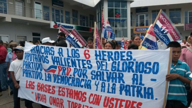 Topón político entre miembros del PRD en Santiago