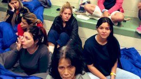 Legislador difunde video de migrantes en centro de detención