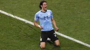 Uruguay aventaja 1-0 a Portugal en el primer tiempo