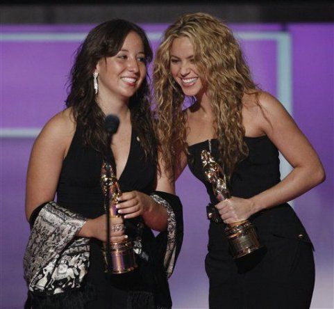 Premian a Shakira por labor humanitaria en favor de niños