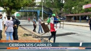Estudiantes de UP rechazan el diálogo por la CSS, protestaron en la vía Transístmica Estudiantes de UP rechazan el diálogo por la CSS, protestaron en la vía Transístmica