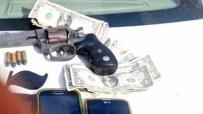 Aprehenden a dos personas presuntamente vinculadas a robo Aprehenden a dos personas presuntamente vinculadas a robo