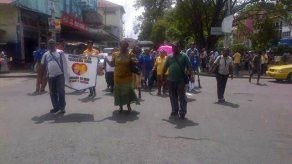 Tercera edad desfila en Colón