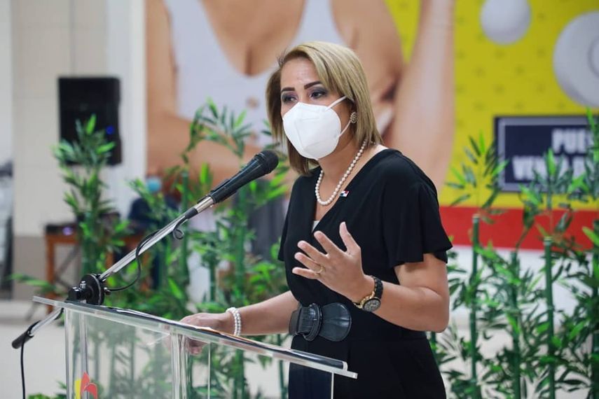 La directora de la Lotería Gloriela Del Río.