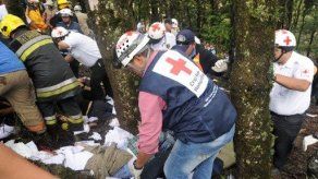Diez heridos tras volcarse un autobús de pasajeros en Honduras