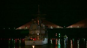 Buque lanzamisiles USS Lake Erie cruza el Canal de Panamá en medio de tensiones con Venezuela