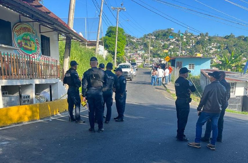 Unidades de la Policía Nacional llegaron al lugar donde fue ubicada la cabeza humana.