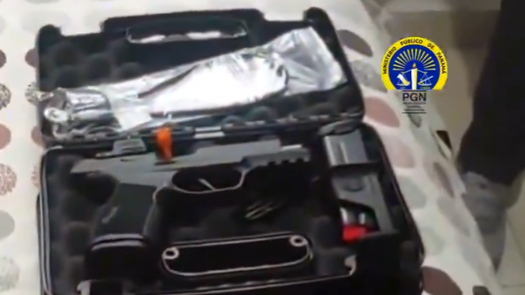 Incautan siete armas de fuego y dinero en operativo policial Incautan siete armas de fuego y dinero en operativo policial