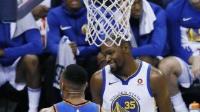 Westbrook suma 34 puntos; Thunder doblega a Warriors