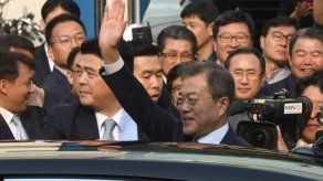 El presidente surcoreano Moon Jae-in parte hacia la cumbre con Kim Jong Un