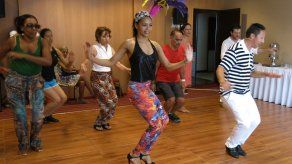 Brasil: Extranjeros aprenden ABC de la samba para carnaval