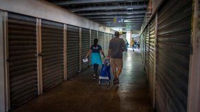 Venezolanos amanecen con menos ceros en sus cuentas y el país paralizado