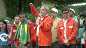 Lula defiende a Rousseff y a Petrobras
