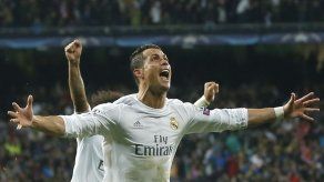 Enorme Cristiano marca triplete y arrastra al Madrid a semis